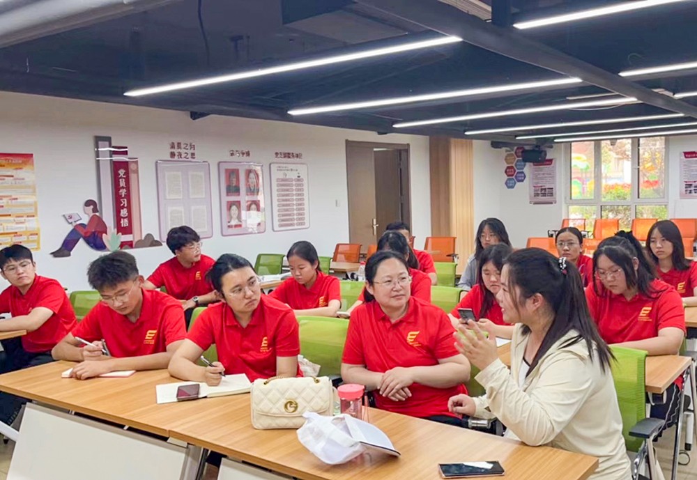 1陽光海岸社區負責人介紹社區黨建.jpg